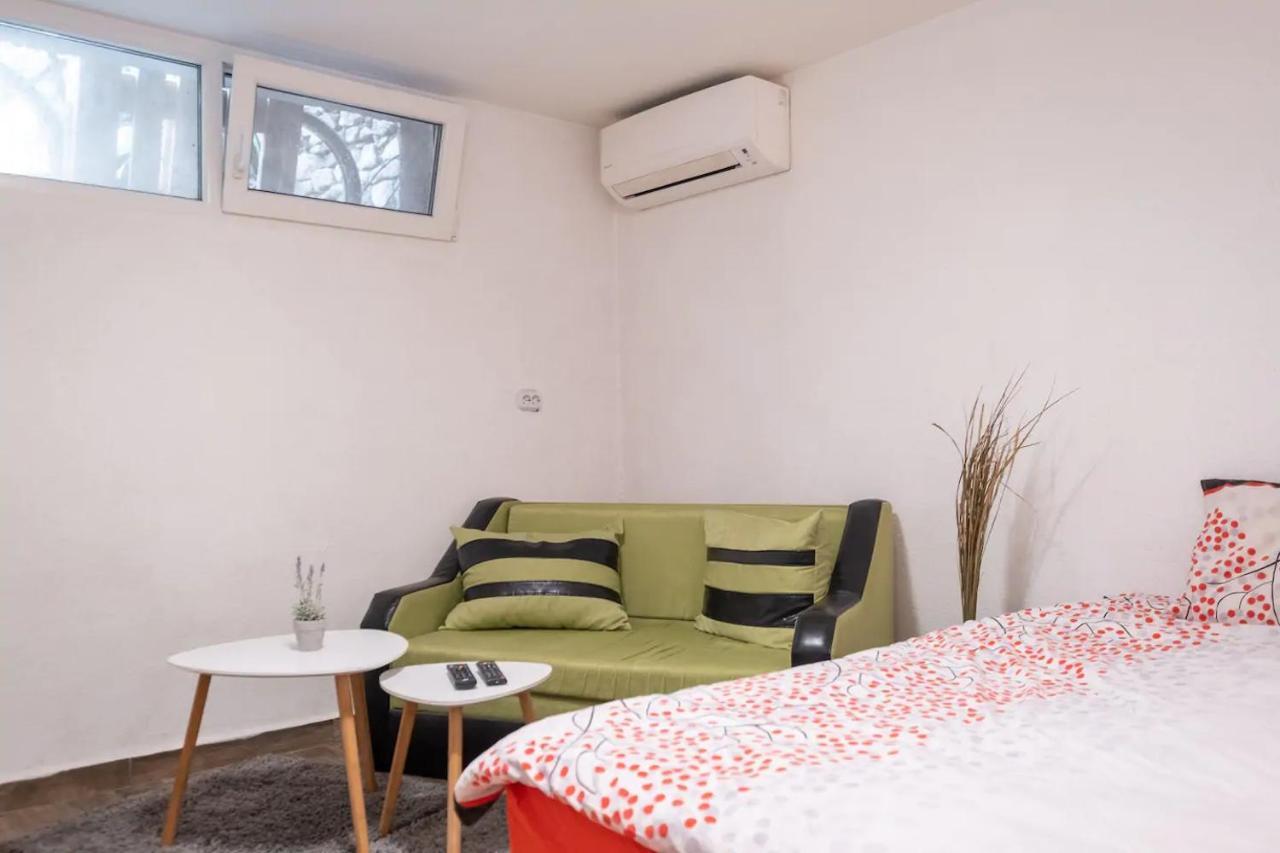 Entire Central House With Guest & Garden Hébergement de vacances Sofia