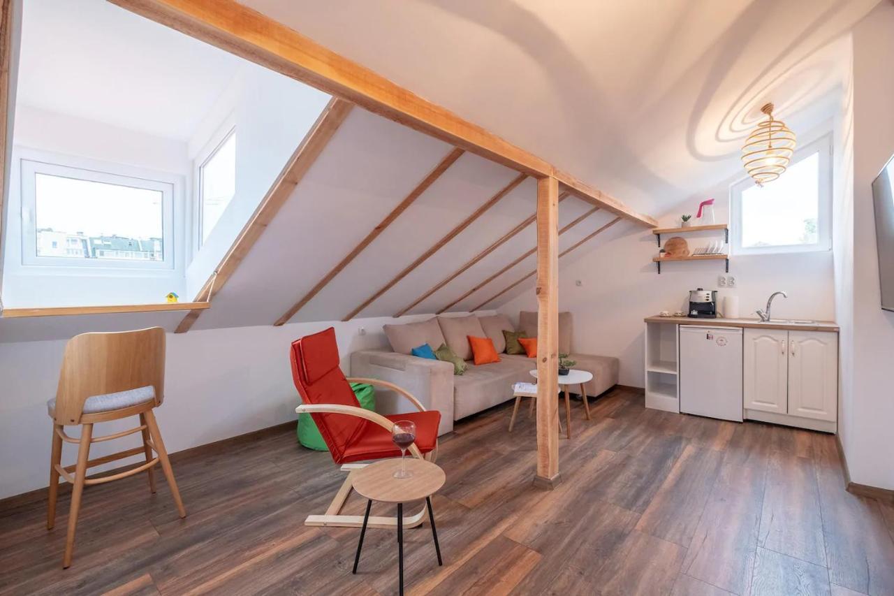 Hébergement de vacances Entire Central House With Guest & Garden *