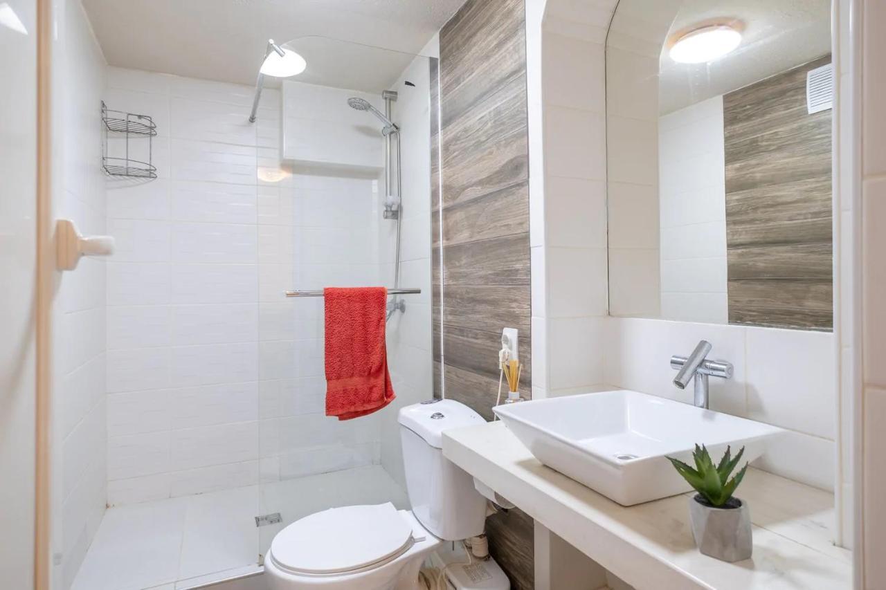 Hébergement de vacances Entire Central House With Guest & Garden *
