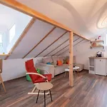 Entire Central House With Guest Rooms & Garden