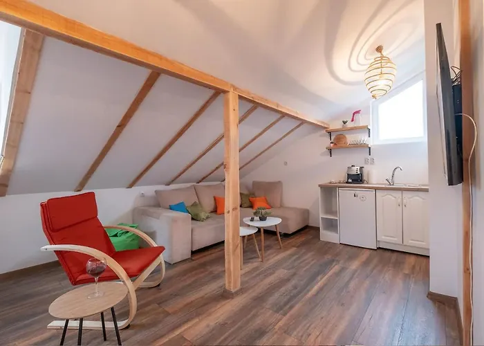 Entire Central House With Guest Rooms & Garden